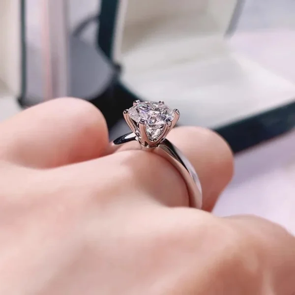 Signature 6-Claw Ring